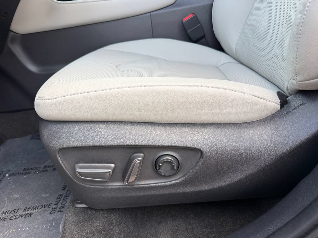 Used 2024 Toyota Grand Highlander AWD image 17