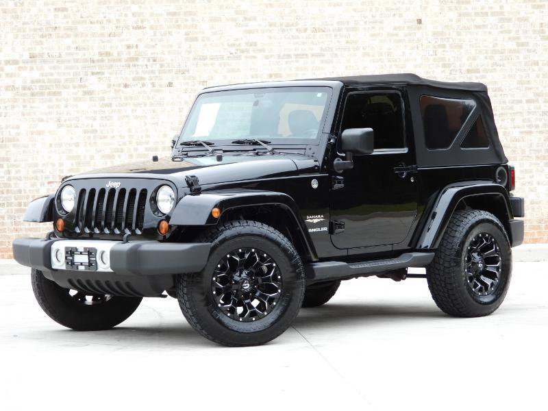 Used 2013 Jeep Wrangler Sahara w/ Connectivity Group AWD/4WD image 4