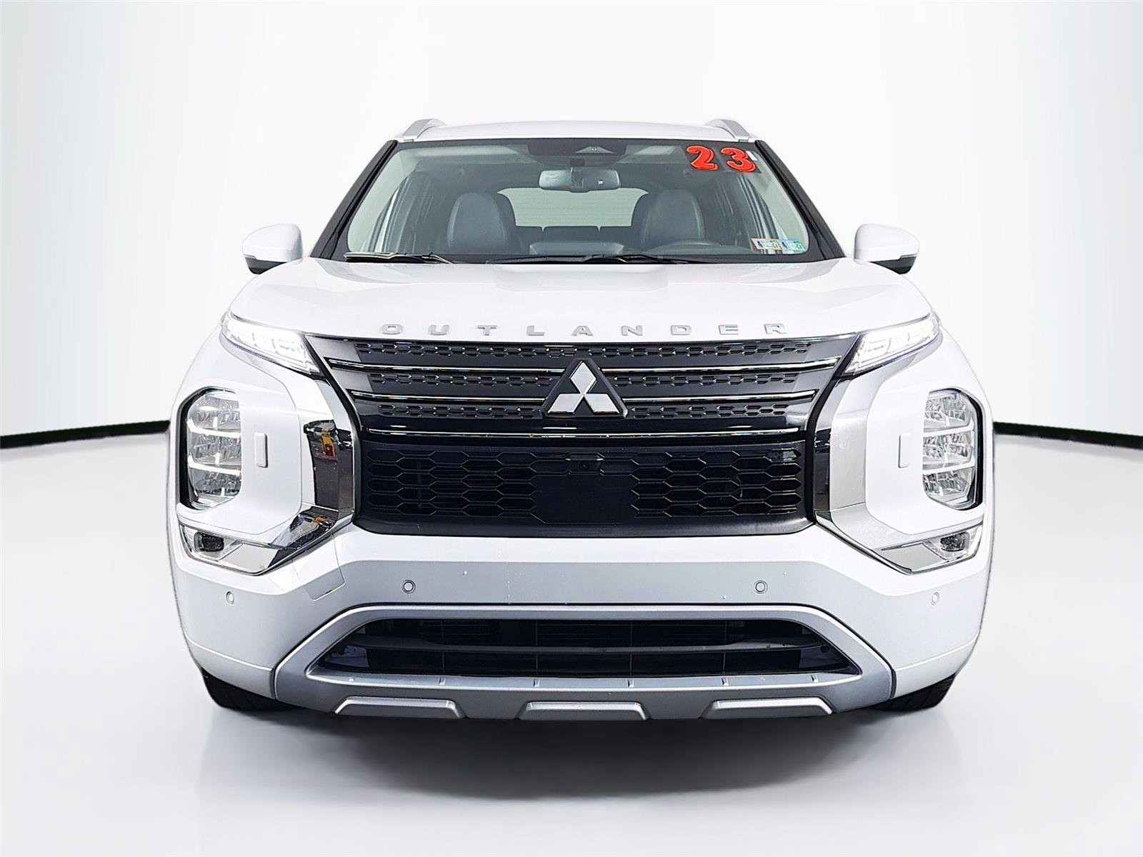 Used 2023 Mitsubishi Outlander SEL image 2