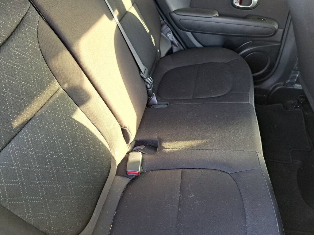 Used 2016 Kia Soul Base image 18