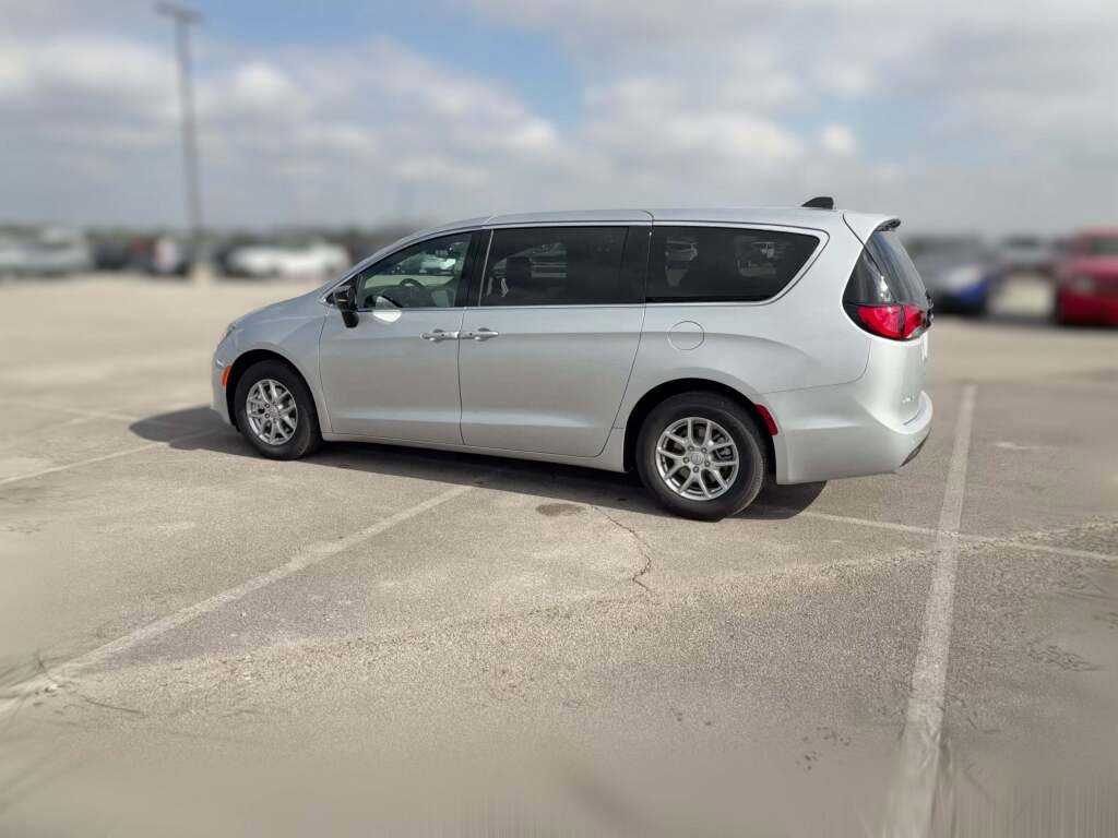 New 2026 Chrysler Voyager LX image 7