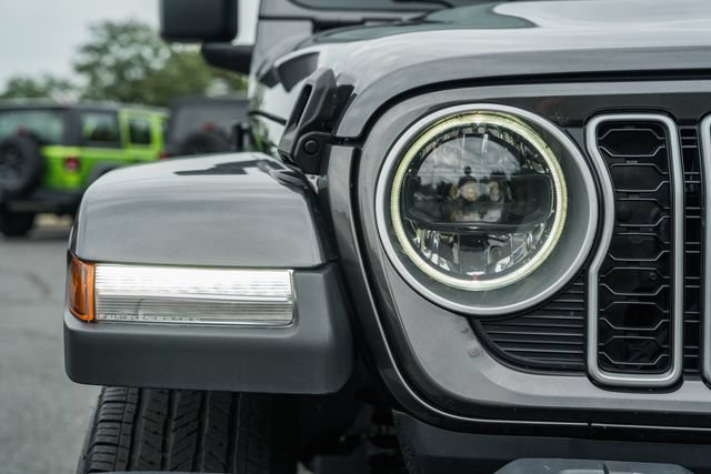 Used 2025 Jeep Wrangler Unlimited Sahara AWD/4WD image 18