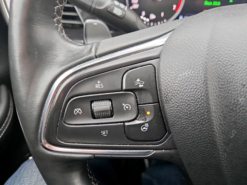 Used 2023 Buick Envision Essence image 18