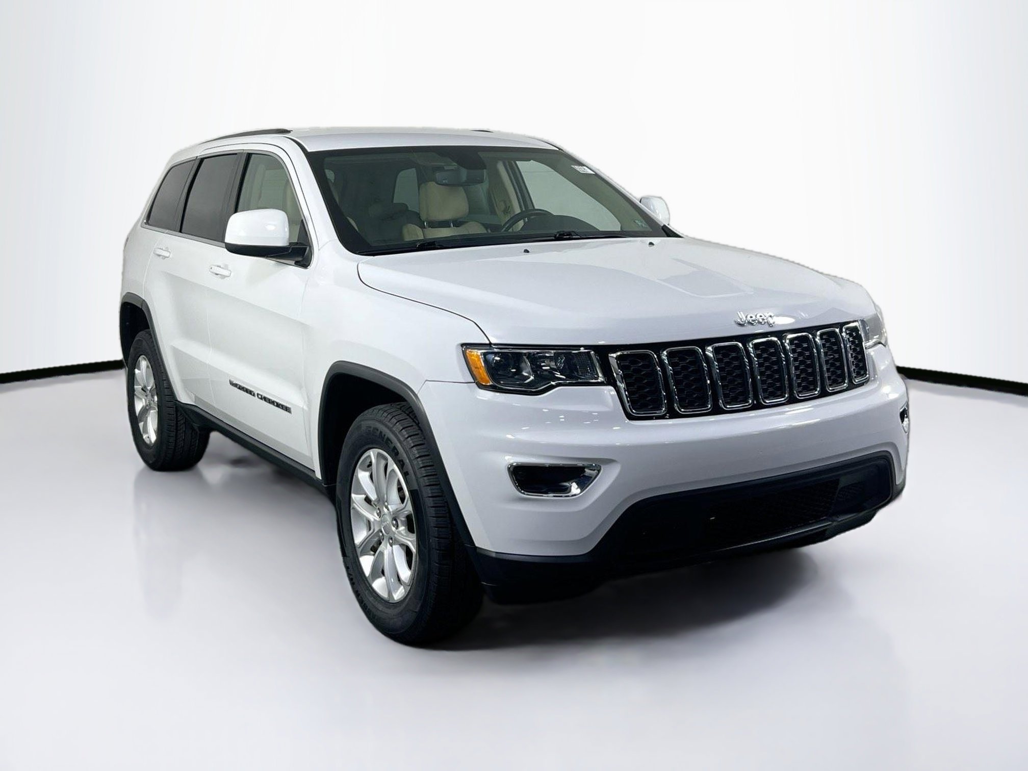 Used 2022 Jeep Grand Cherokee Laredo E w/ Security & Convenience Group image 3