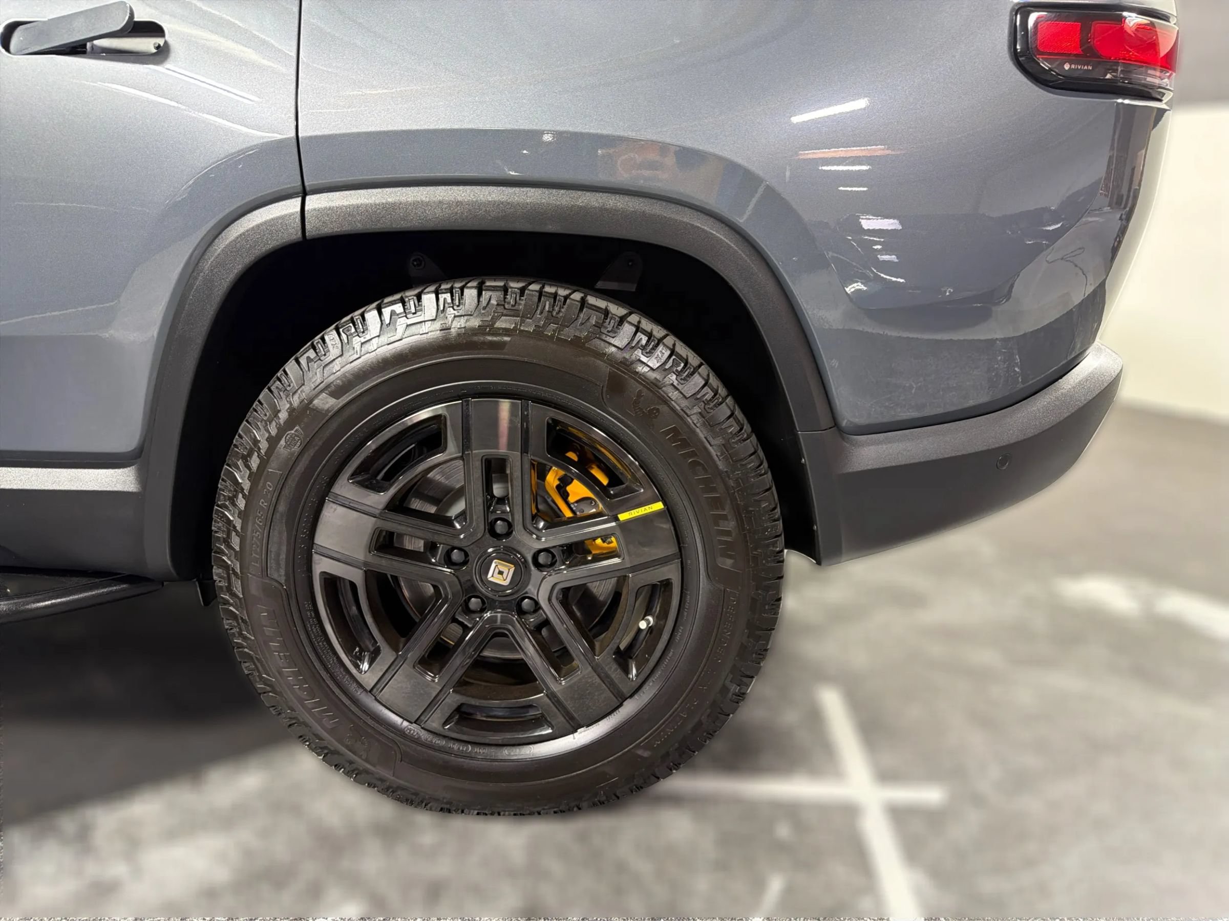 Used 2023 Rivian R1S Adventure AWD/4WD image 19