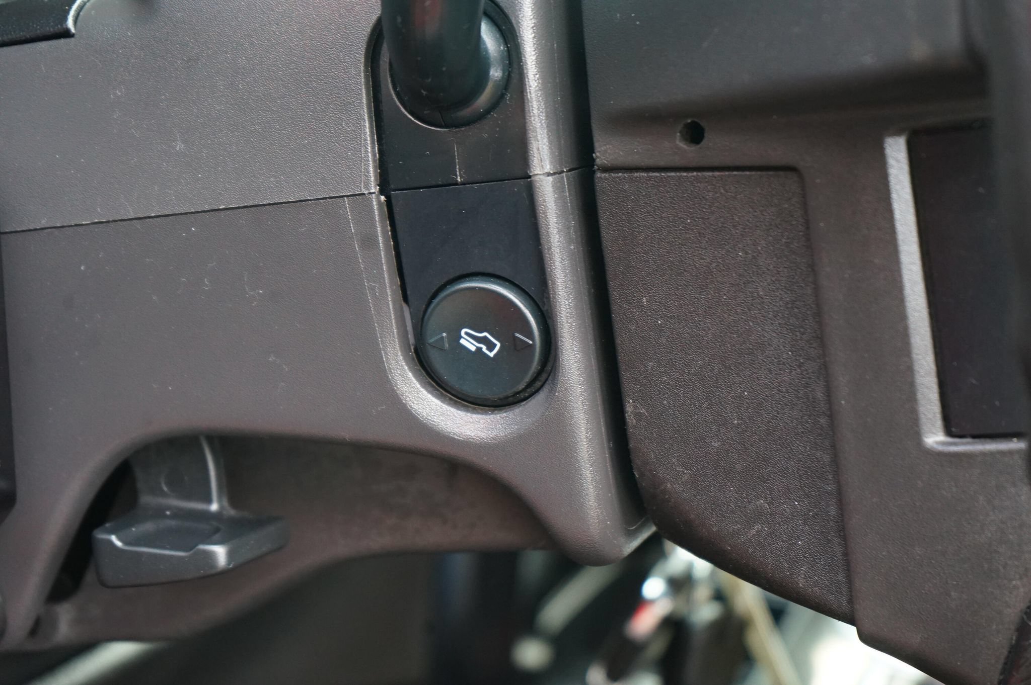 Used 2014 Ford F150 FX4 w/ FX Appearance Package AWD/4WD image 9