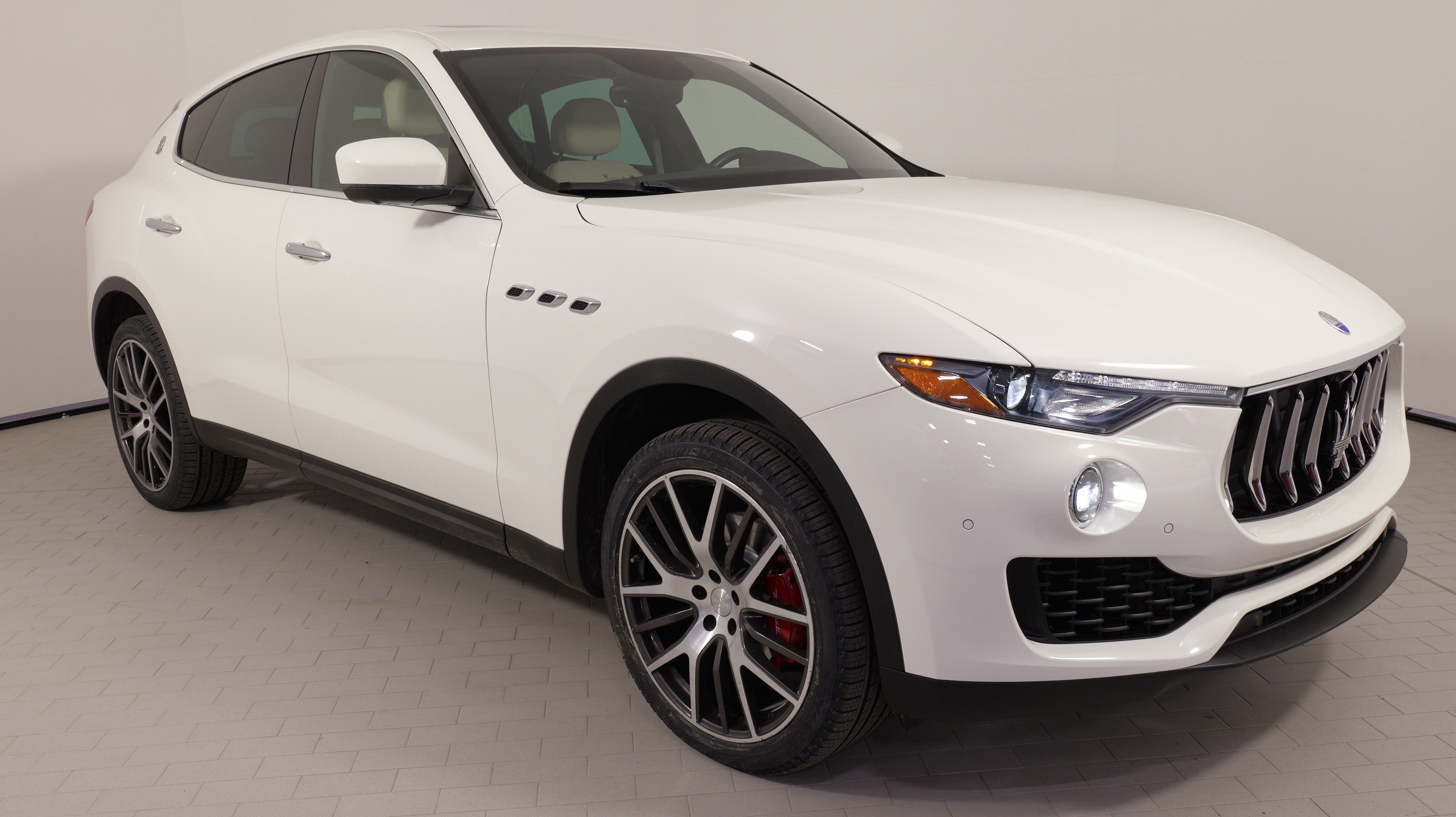 Used 2018 Maserati Levante image 7