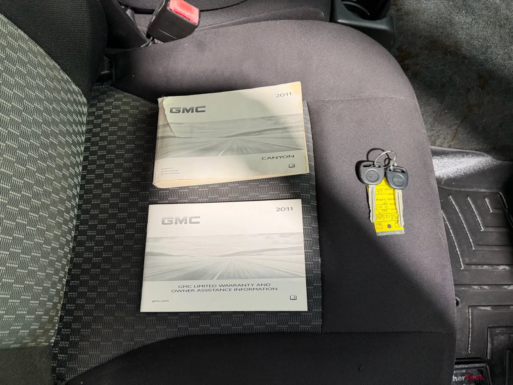 Used 2011 GMC Canyon SLE image 31