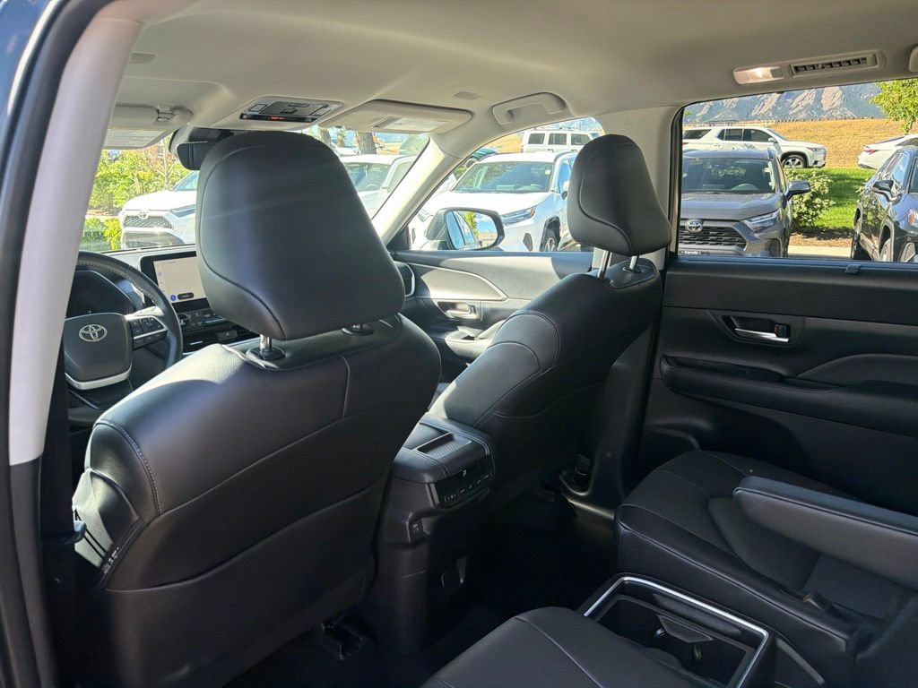 Used 2025 Toyota Grand Highlander AWD image 19