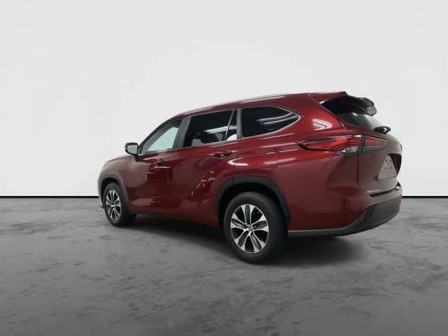 Used 2023 Toyota Highlander XLE FWD image 9