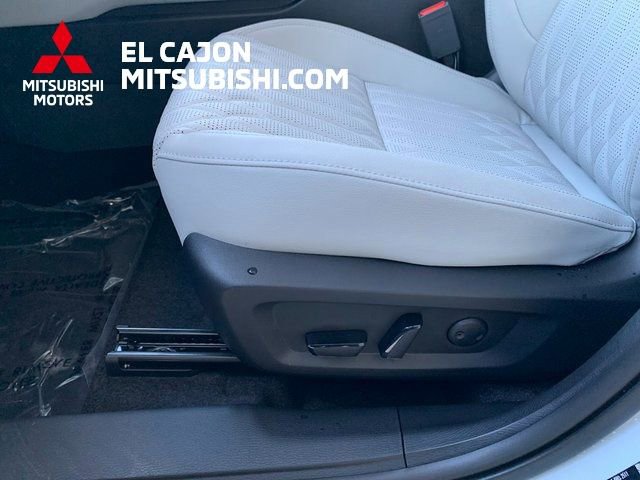 New 2026 Mitsubishi Outlander SEL image 13