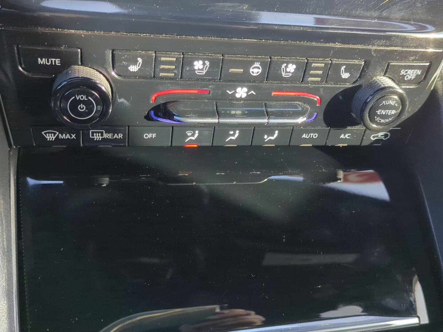 Used 2024 Jeep Grand Cherokee L Limited w/ Luxury Tech Group II image 31