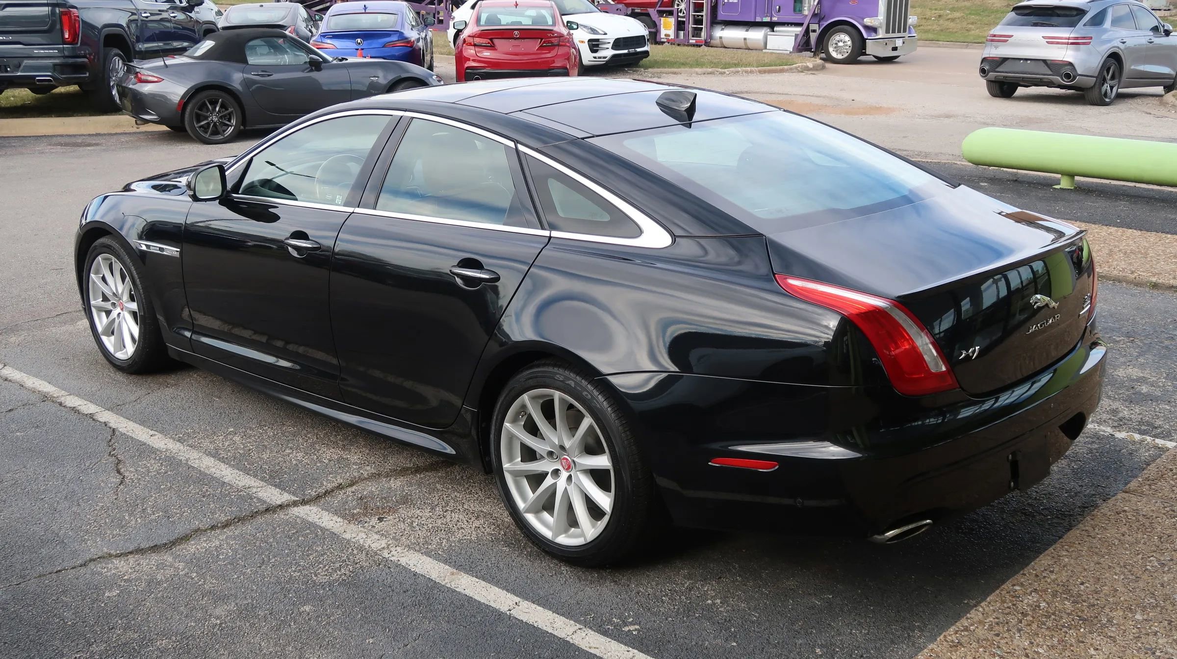 Used 2016 Jaguar XJ R-Sport AWD/4WD image 8