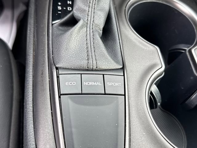 Used 2024 Toyota Camry SE image 30