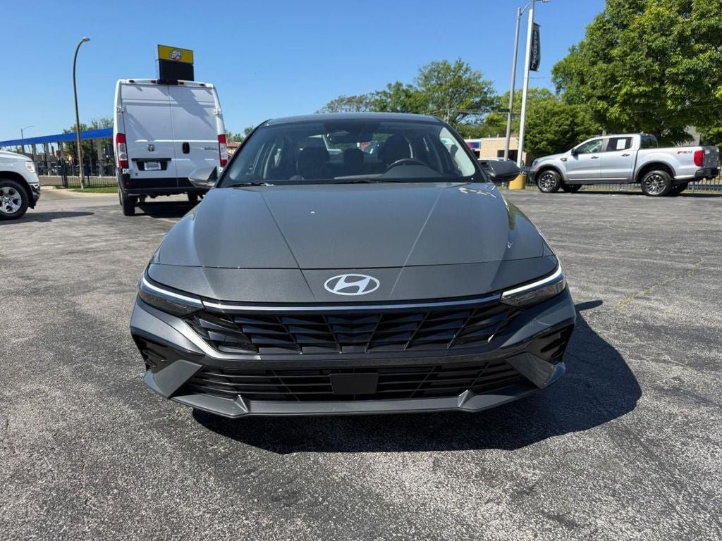 Used 2025 Hyundai Elantra Limited FWD image 9