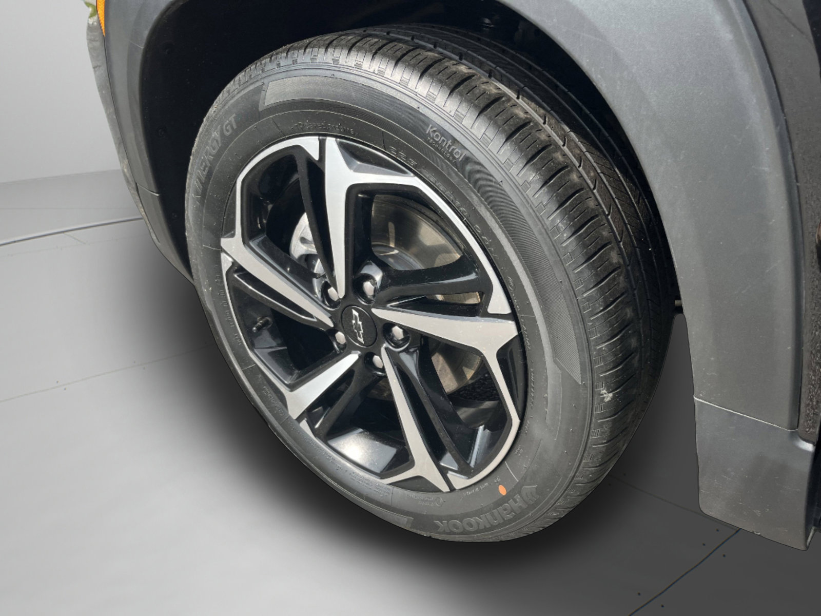 Used 2023 Chevrolet TrailBlazer RS w/ Sun and Liftgate Package image 24