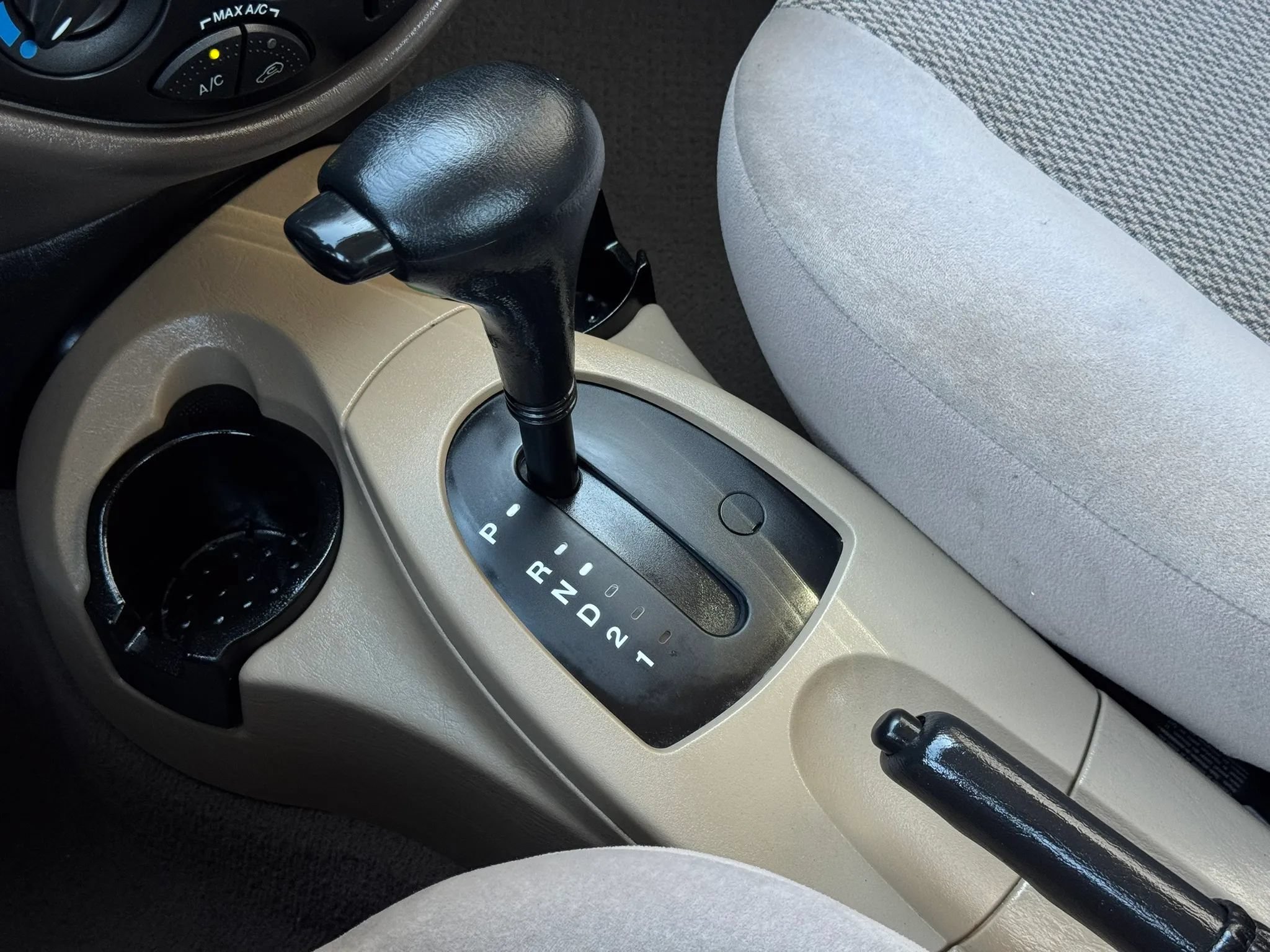 Used 2003 Ford Focus SE FWD image 36