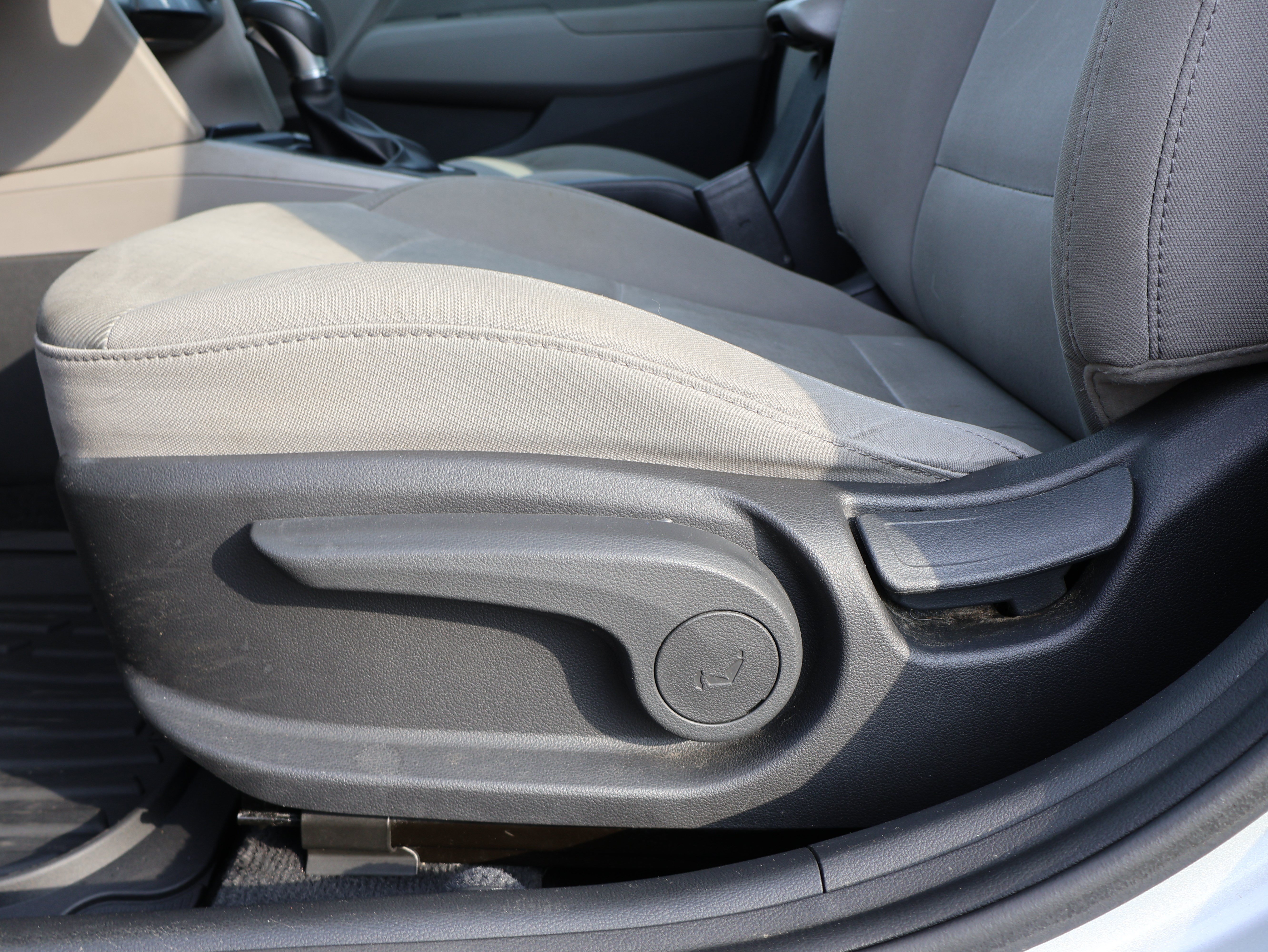 Used 2018 Hyundai Elantra SEL FWD image 18