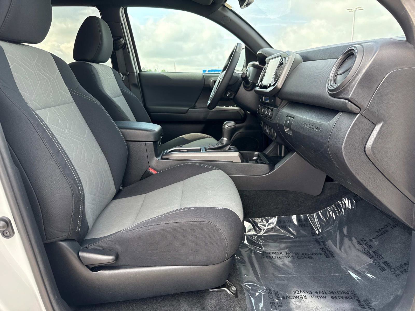 Used 2022 Toyota Tacoma TRD Off-Road image 19