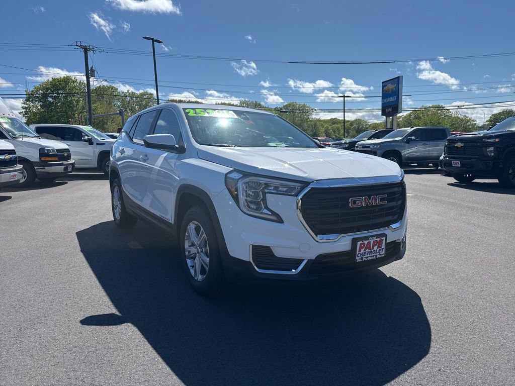 Used 2024 GMC Terrain SLE AWD/4WD image 2