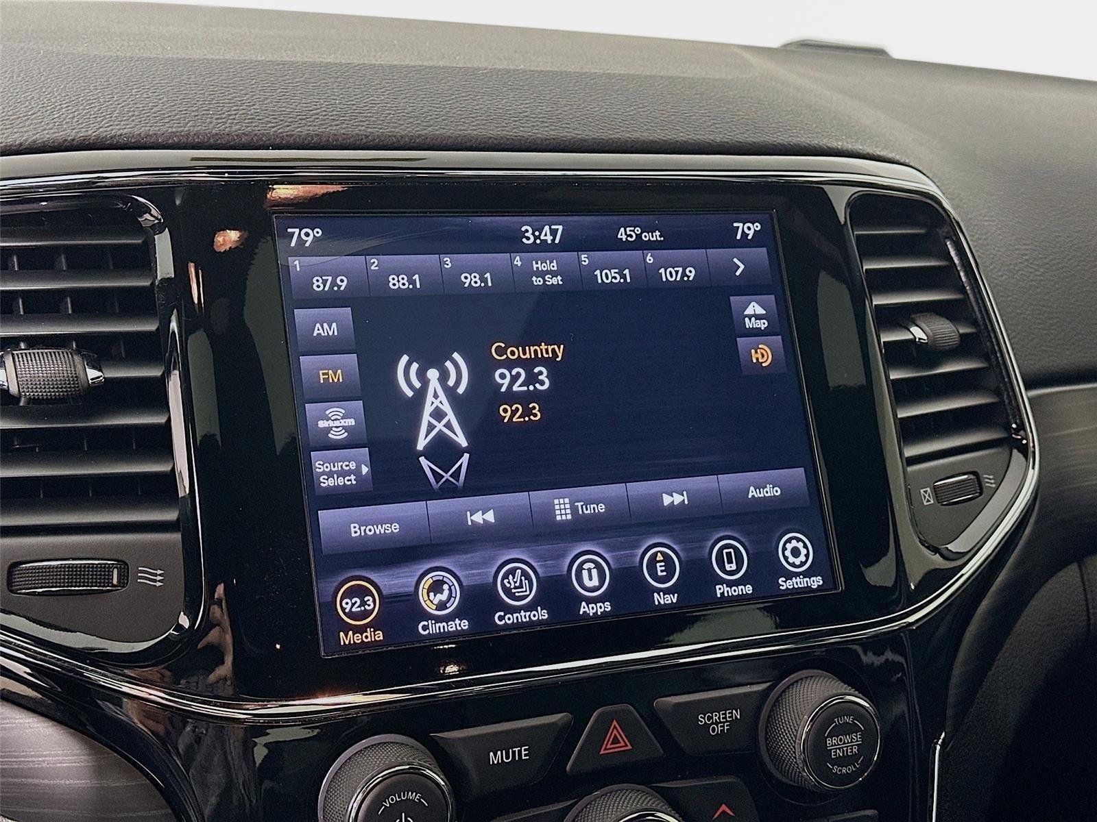 Used 2020 Jeep Grand Cherokee Altitude image 19