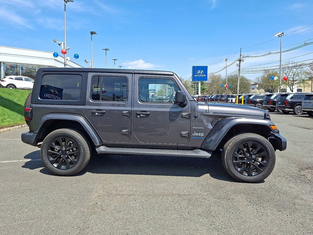 Used 2023 Jeep Wrangler Unlimited Sahara w/ Cold Weather Group AWD/4WD image 8