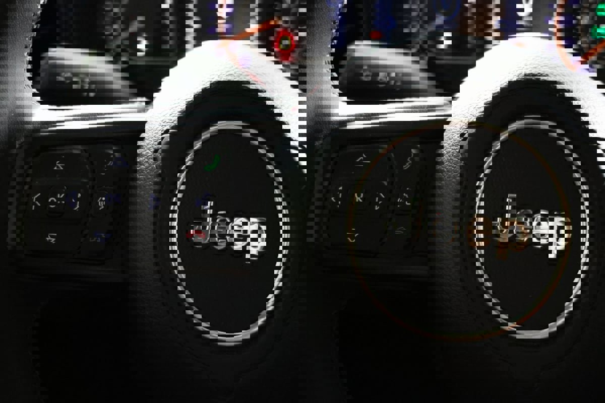 Used 2025 Jeep Wrangler Unlimited Rubicon image 26