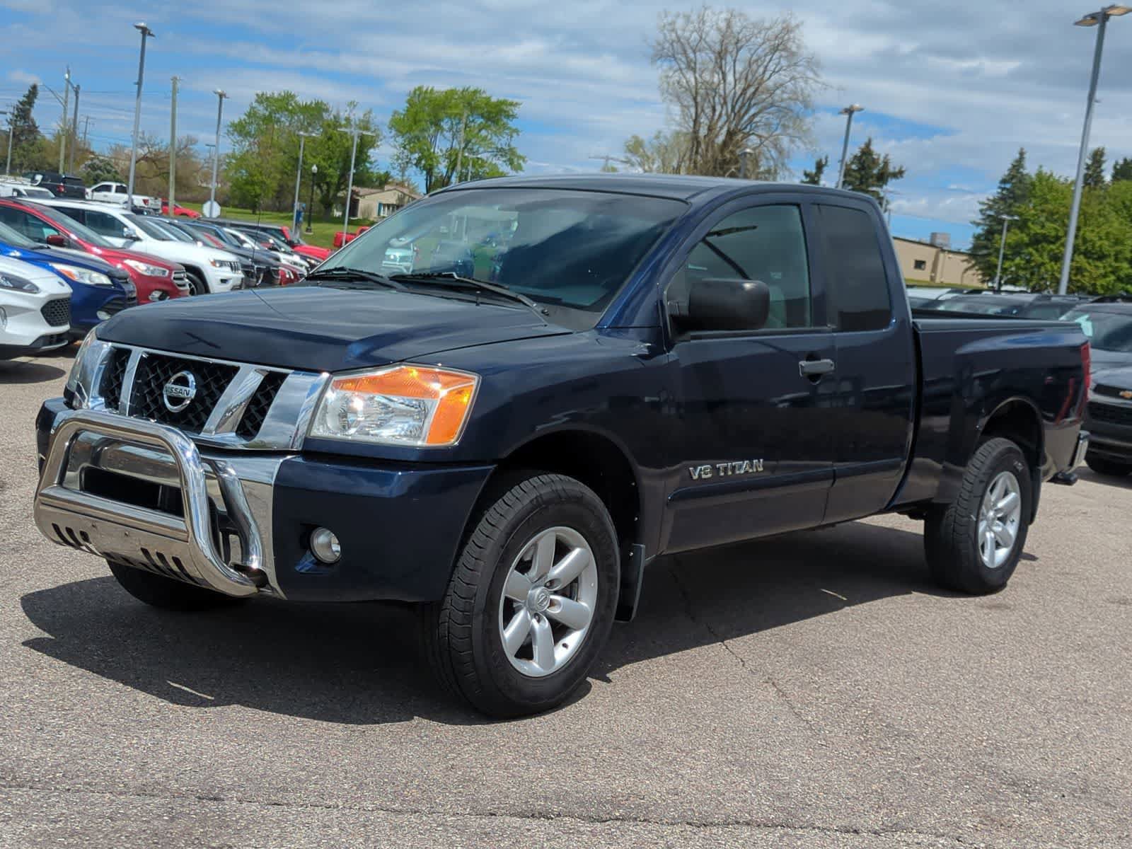 Used 2011 Nissan Titan SV w/ SV Value Truck Pkg AWD/4WD image 4