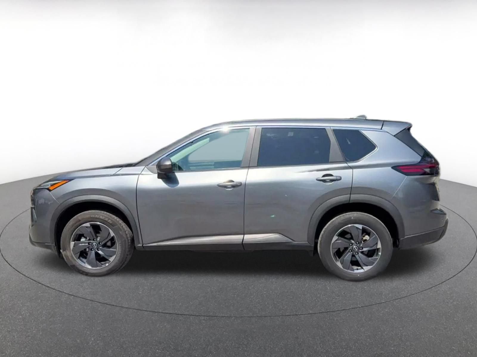 Used 2025 Nissan Rogue SV FWD image 9