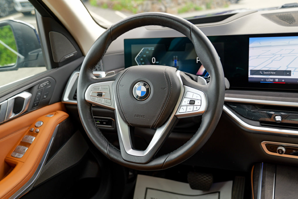 Used 2024 BMW X7 xDrive40i w/ Premium Package AWD/4WD image 46