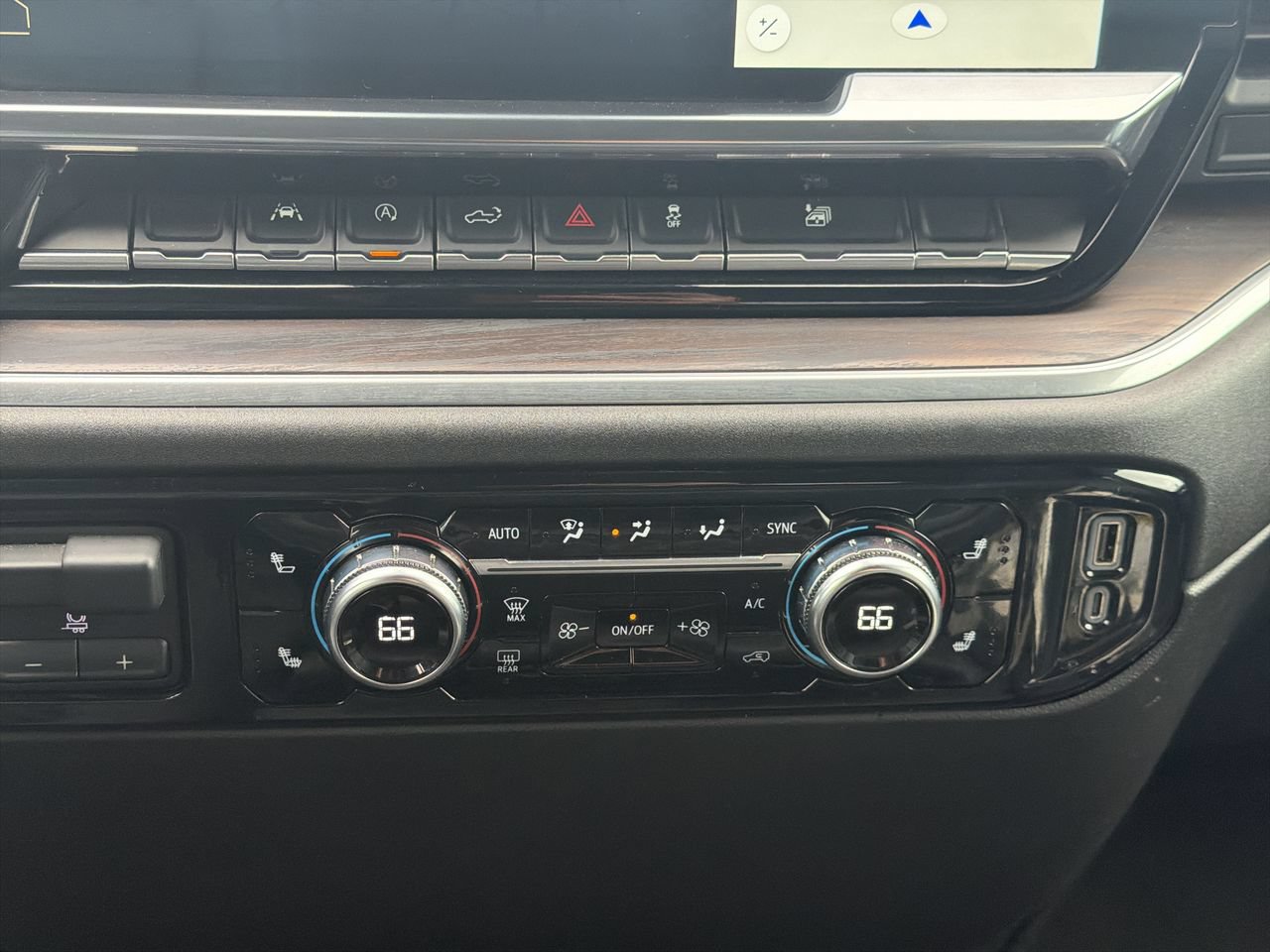 Used 2025 GMC Sierra 1500 SLT AWD/4WD image 18