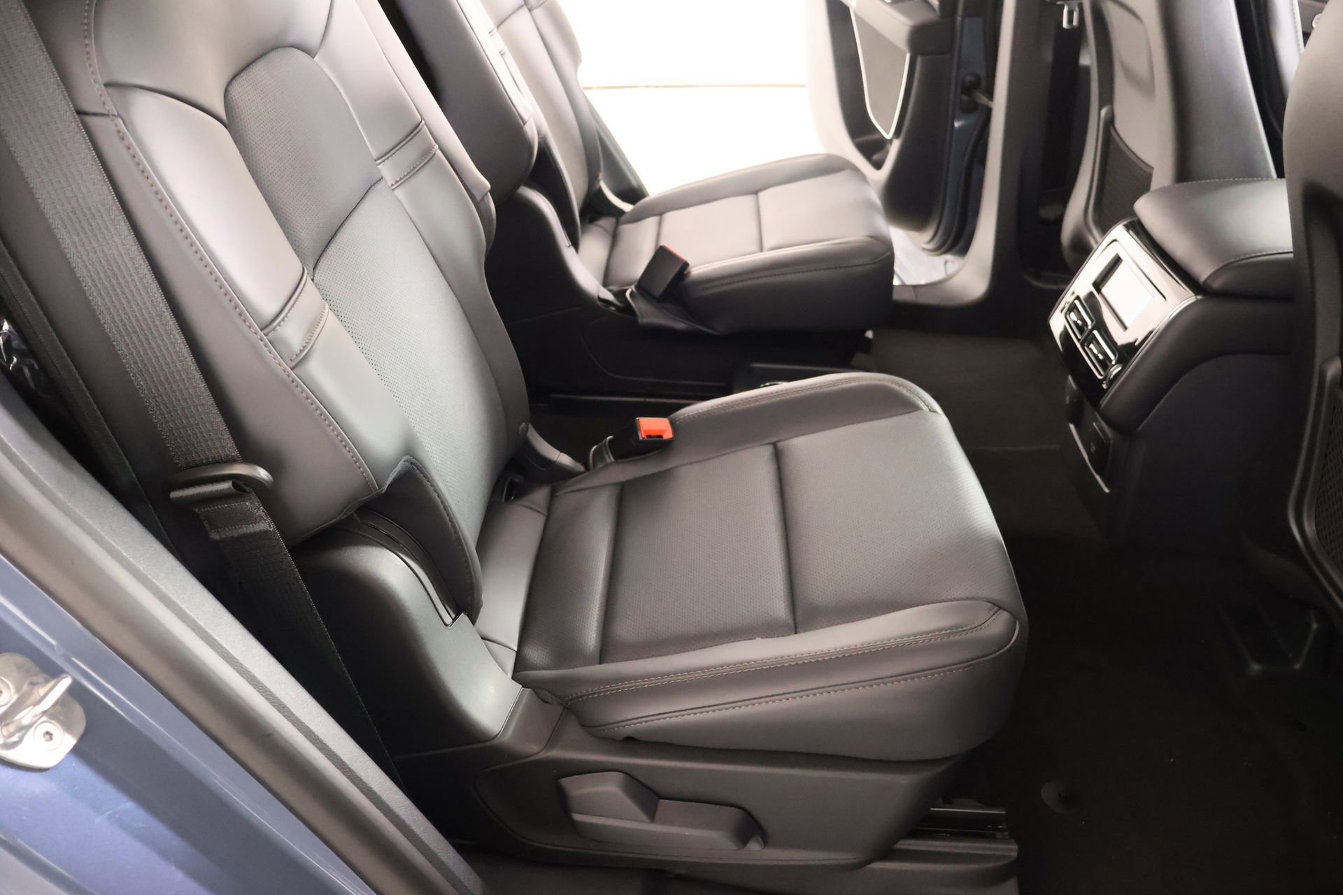 New 2026 Lincoln Aviator AWD w/ Jet Appearance Package image 15