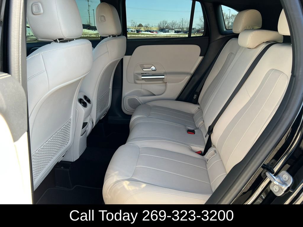 Used 2025 Mercedes-Benz GLA 250 4MATIC image 4