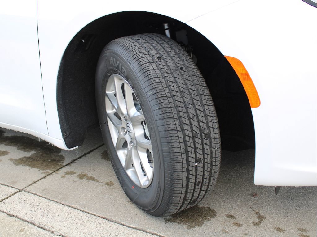 New 2026 Chrysler Pacifica Select image 39