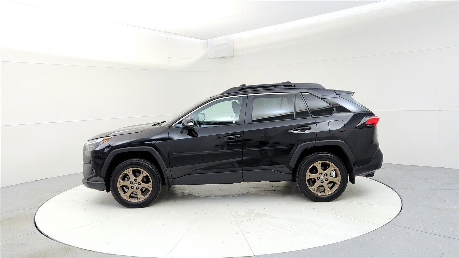 Used 2024 Toyota RAV4 AWD Hybrid image 3