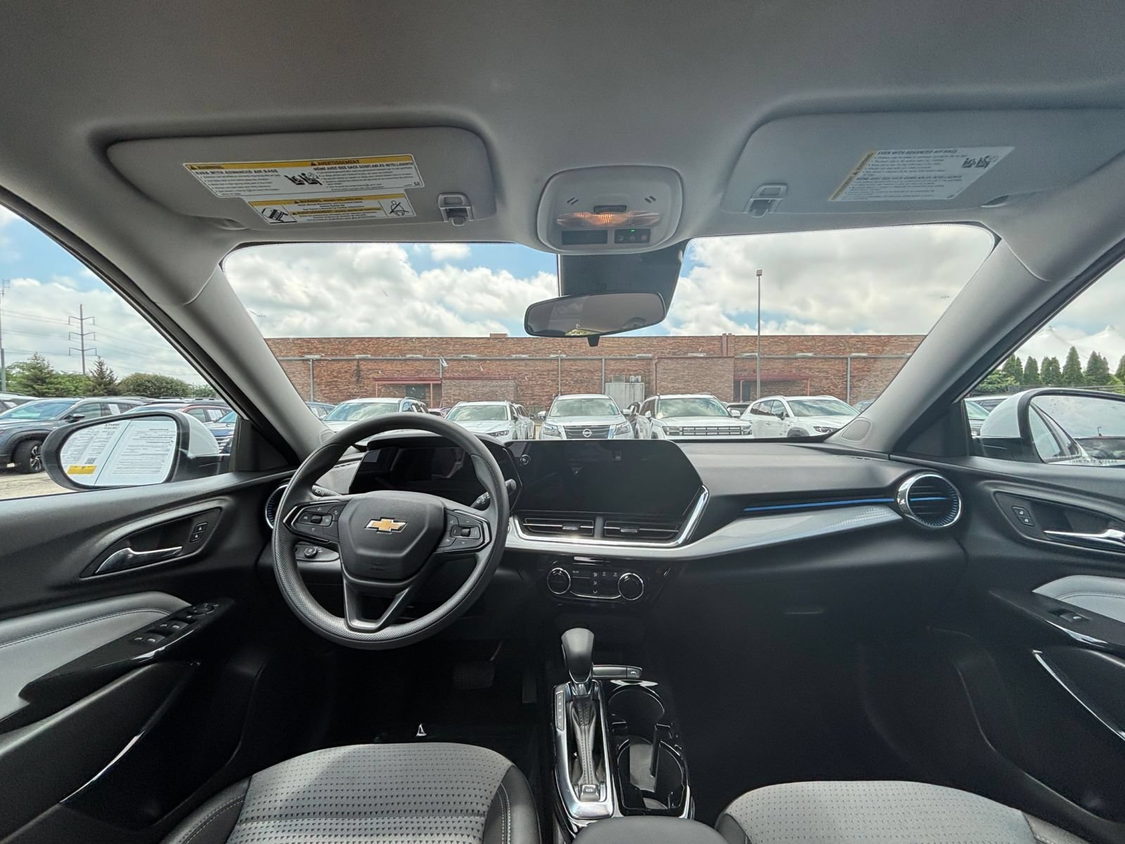 Used 2025 Chevrolet Trax LT FWD image 32