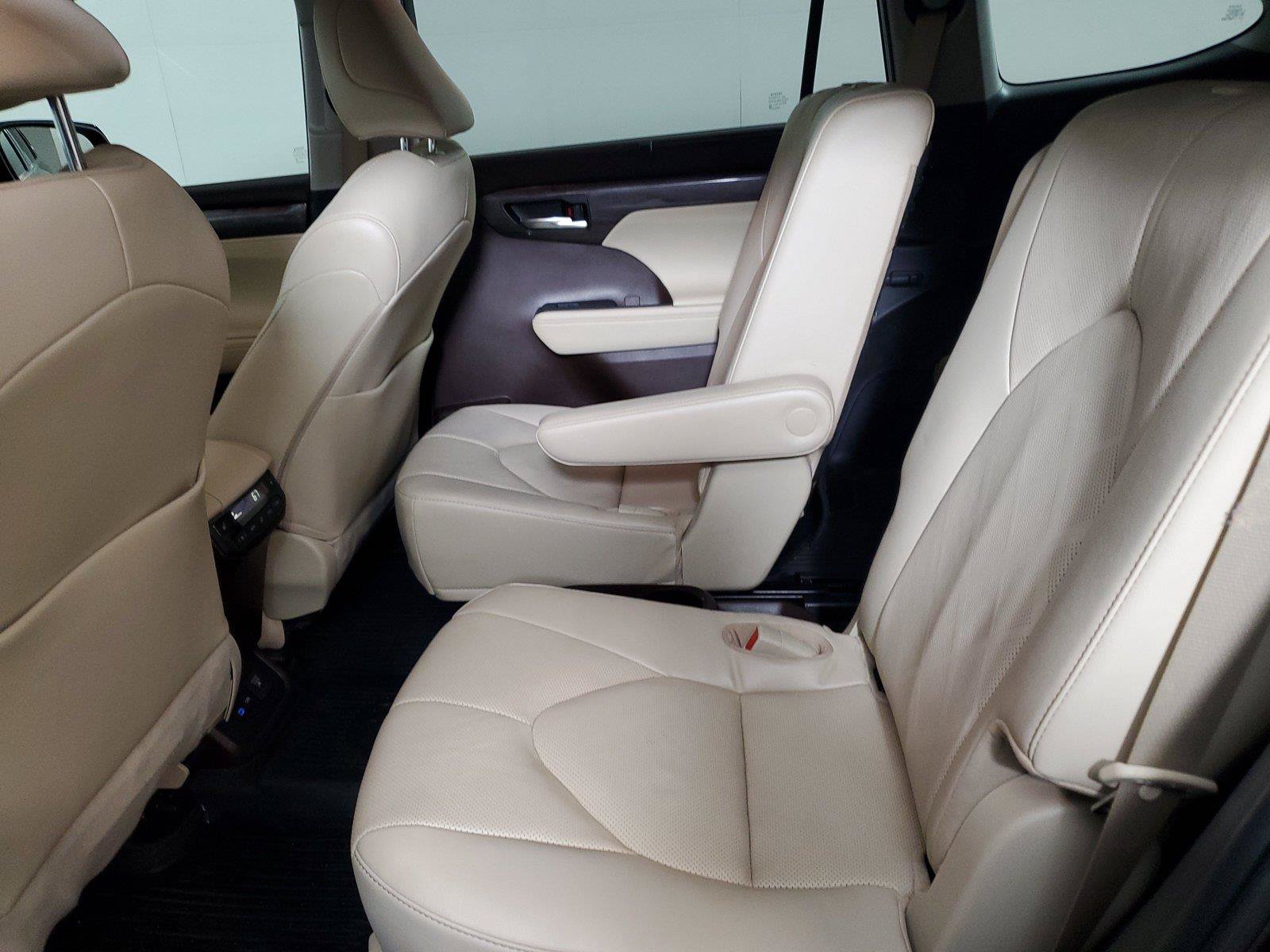 Used 2022 Toyota Highlander Platinum AWD/4WD image 10
