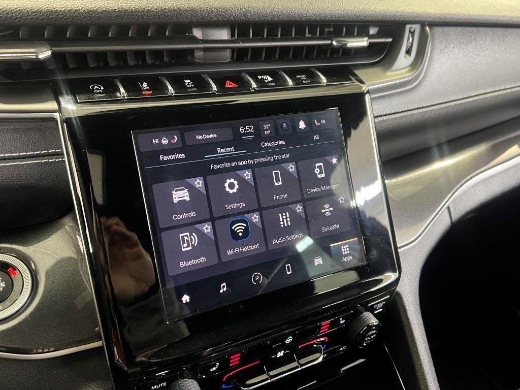 Used 2023 Jeep Grand Cherokee Altitude image 45