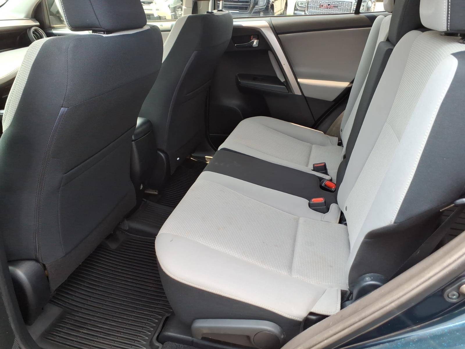 Used 2018 Toyota RAV4 XLE AWD/4WD image 20