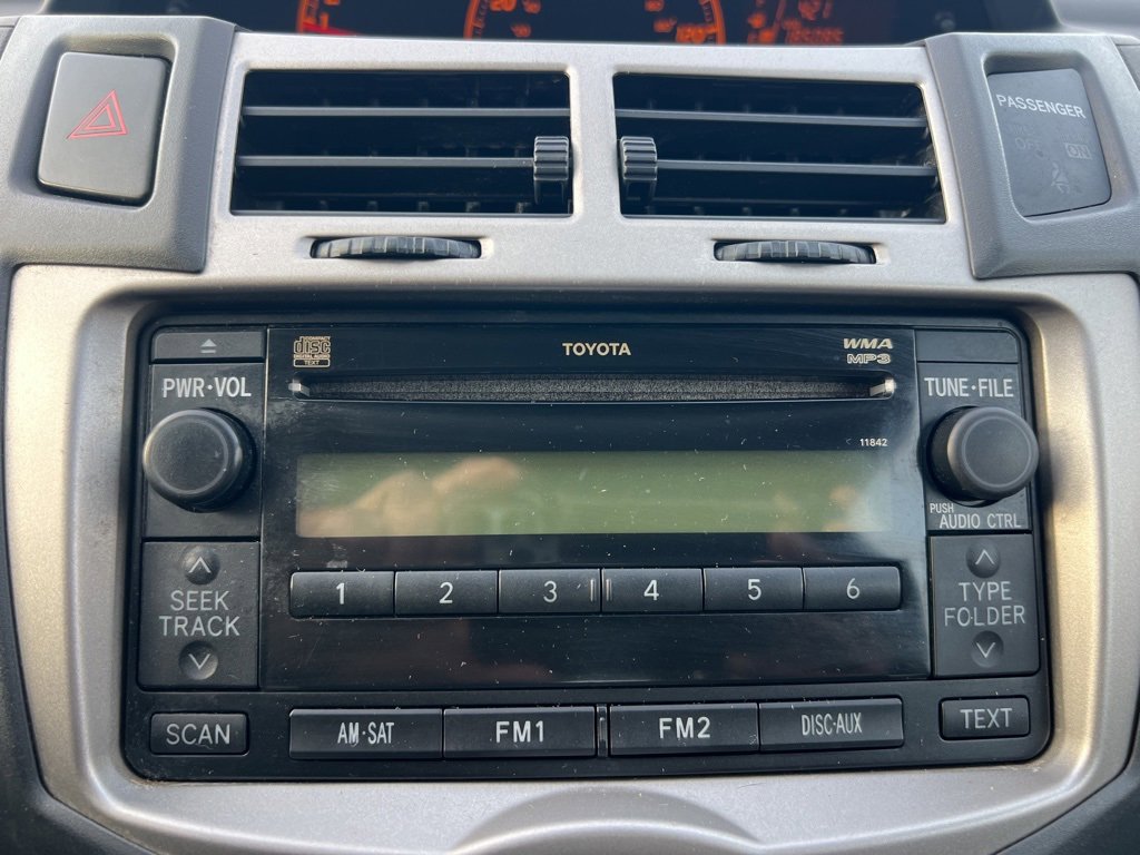 Used 2010 Toyota Yaris 2-Door Hatchback image 29