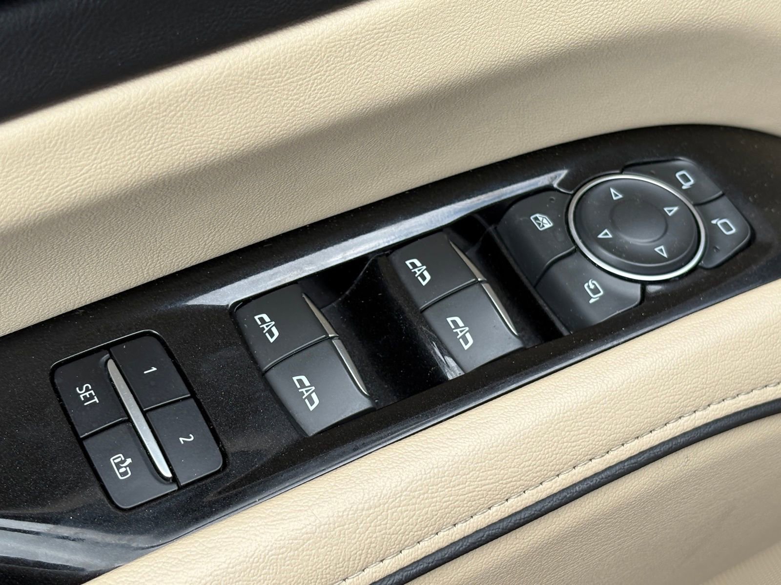 Used 2022 Cadillac Escalade Premium Luxury image 34