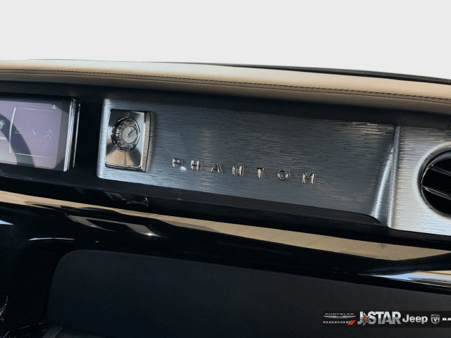 Used 2022 Rolls-Royce Phantom Sedan RWD image 20