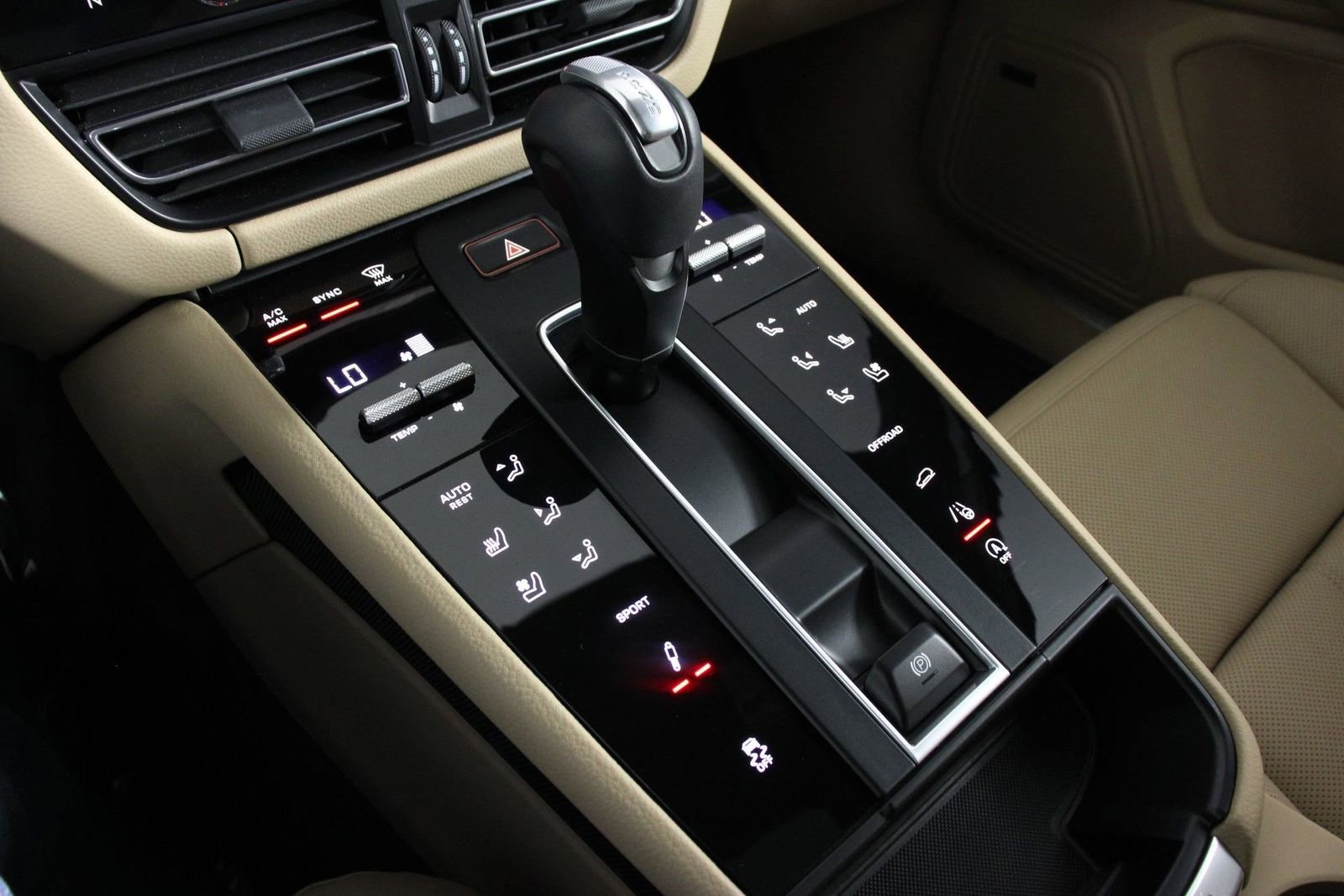 Certified 2025 Porsche Macan S image 18