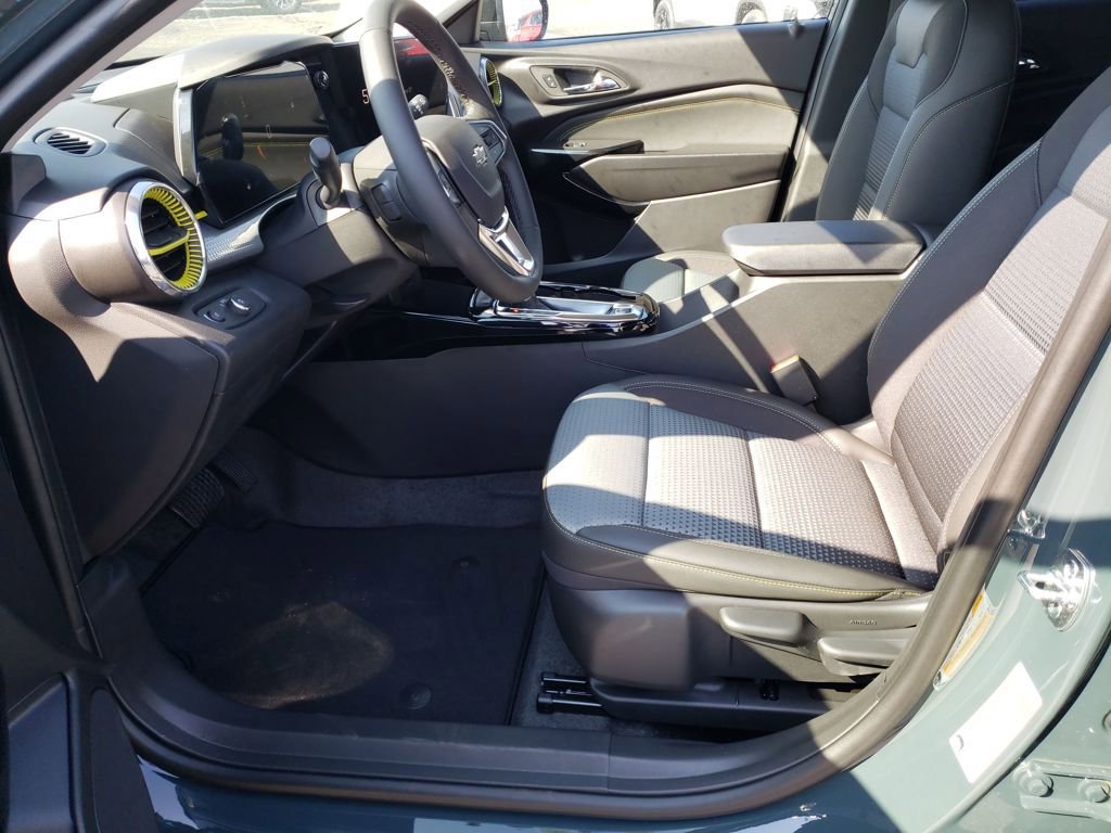 New 2026 Chevrolet Trax LT w/ Driver Confidence Package image 9
