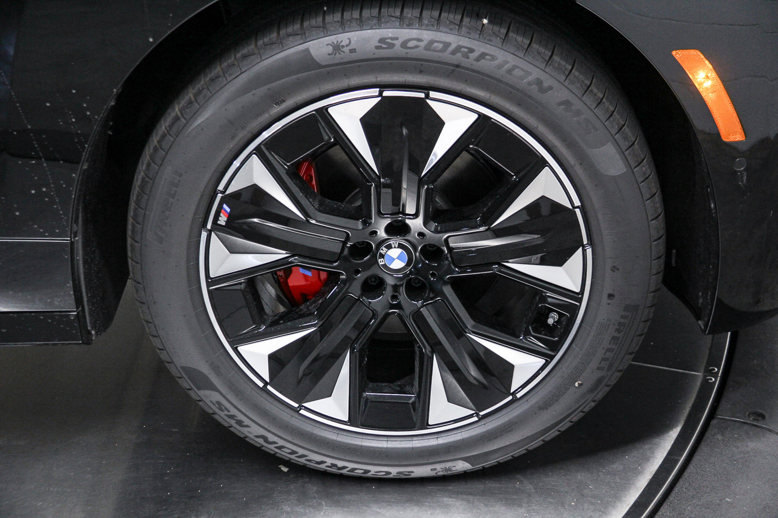 New 2026 BMW iX xDrive60 AWD/4WD image 9
