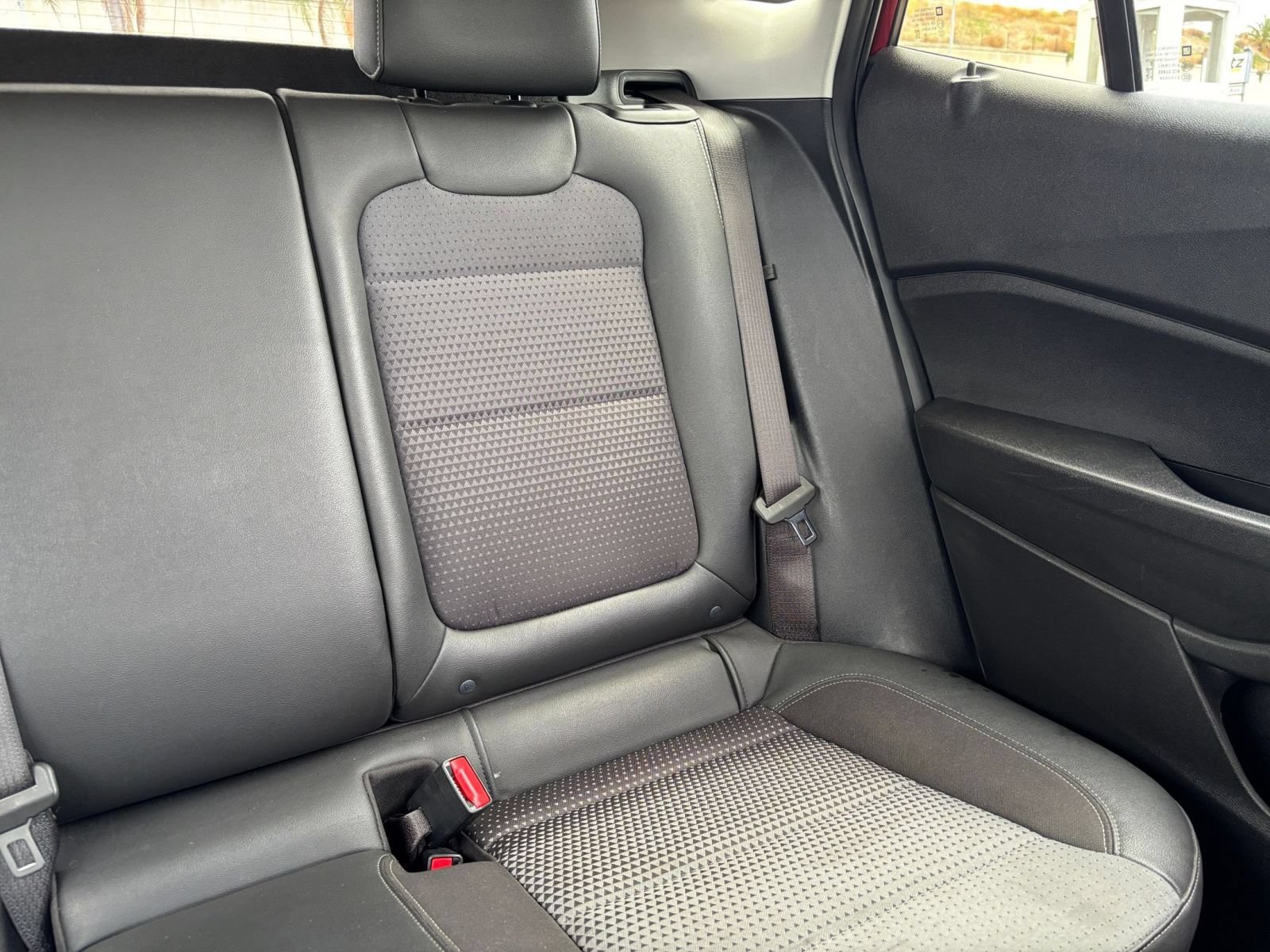 Used 2025 Chevrolet Trax LT w/ LT Convenience Package FWD image 35