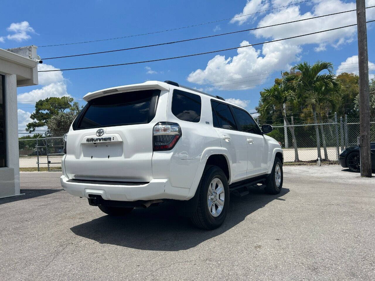 Used 2022 Toyota 4Runner SR5 Premium w/ Moonroof Package RWD image 7