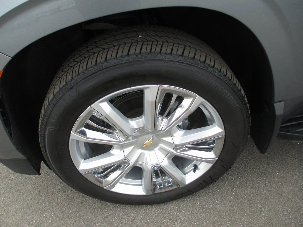 Used 2022 Chevrolet Suburban High Country w/ LPO, Illumination Package image 12