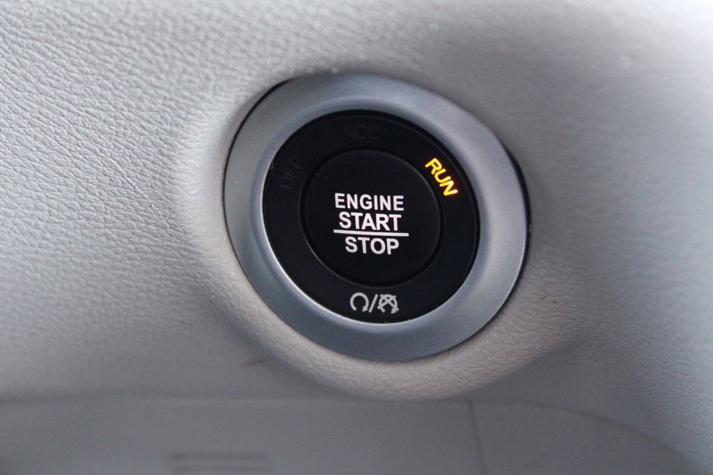 Used 2023 Chrysler Pacifica Touring-L image 32