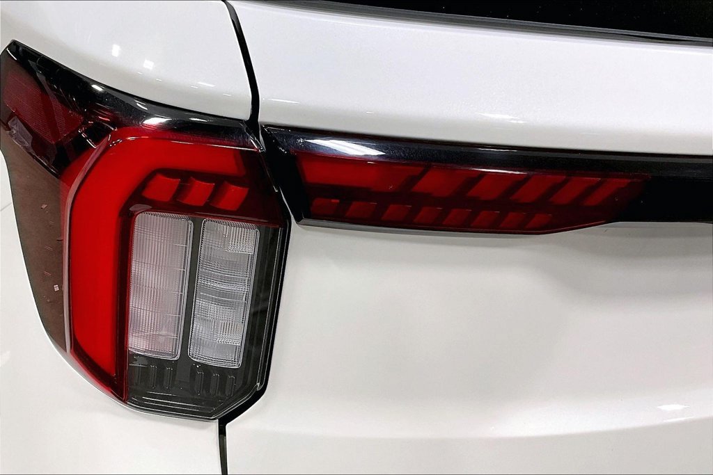 Used 2025 Ford Explorer ST-Line w/ ST-Line Street Pack AWD/4WD image 24